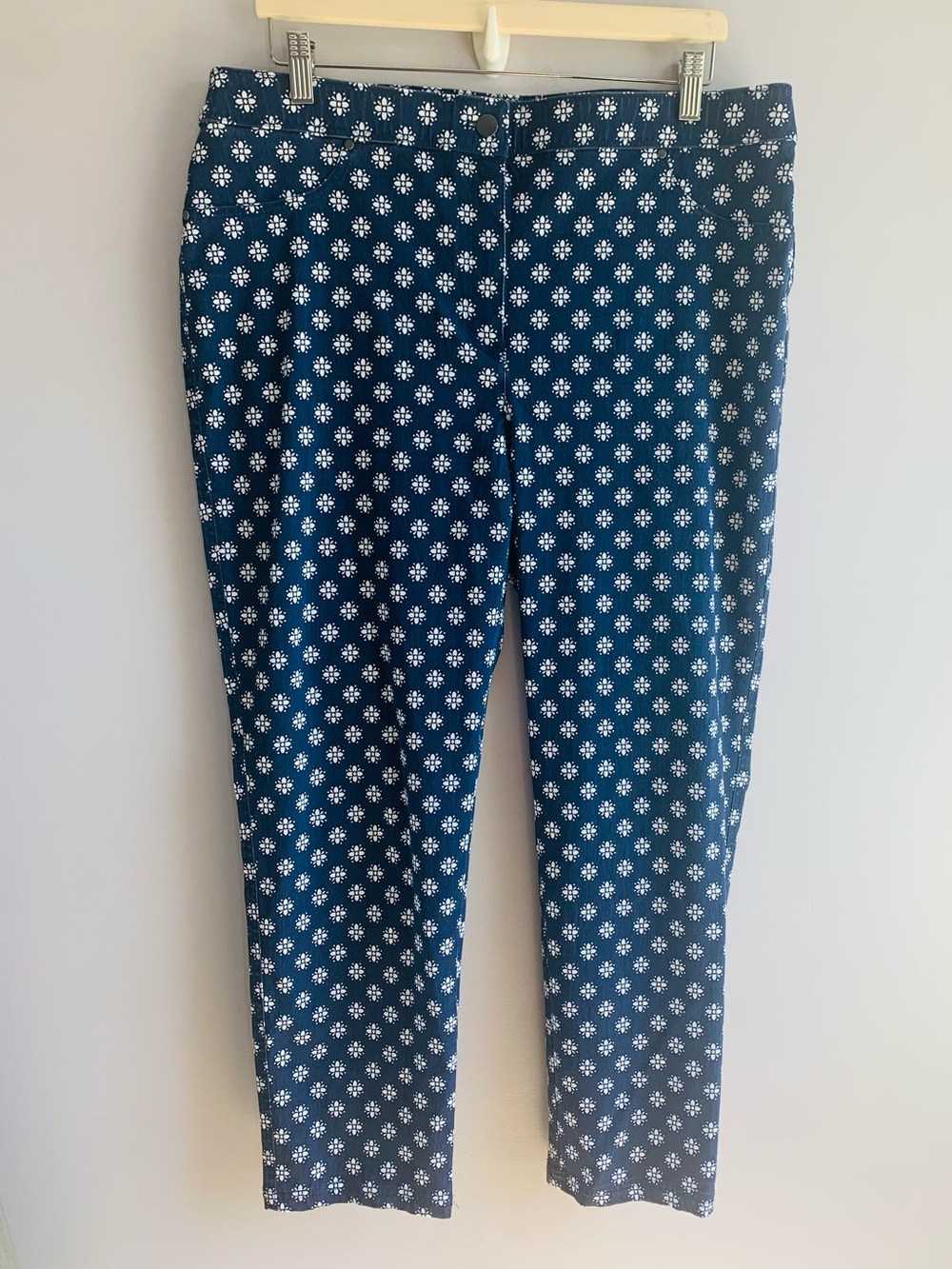 Chico's Ankle Pants Navy White Geometric Floral Stretch Business Casual EUC XL